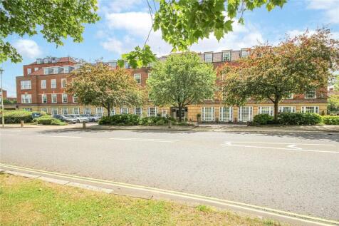 Bridge Road, Welwyn Garden City, AL8 3 bed flat for sale