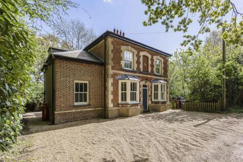 Tylers Causeway, Newgate Street... 3 bed detached house for sale