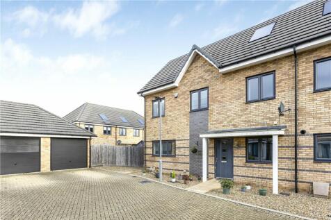 Henry Close, Welwyn Garden City... 4 bed semi