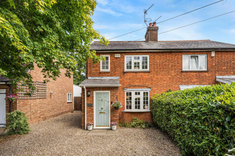 Pottersheath Road, Welwyn... 3 bed semi
