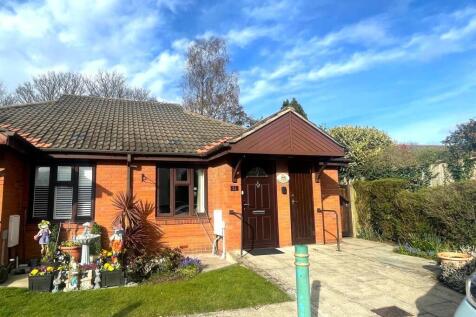 2 bedroom semi-detached bungalow for sale