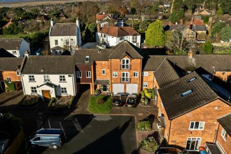 3 bedroom town house for sale