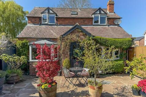 2 bedroom detached house for sale