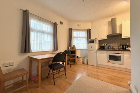 Leavesden Road, Watford, WD24 1 bed flat for sale