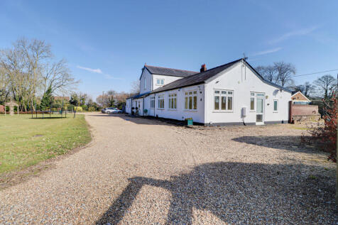 Cherry Tree Farm, Cherry Tree Lane, HP2 2 bed bungalow for sale