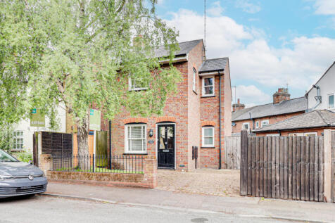 Cravells Road, Harpenden... 2 bed detached house for sale