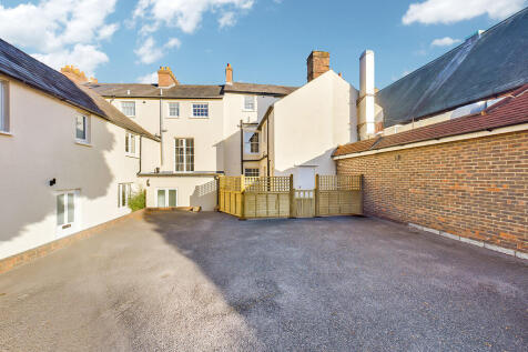 3 bedroom town house for sale