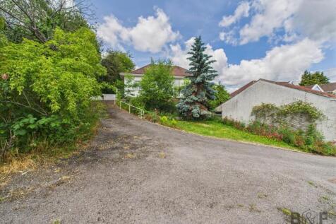 4 bedroom detached bungalow for sale