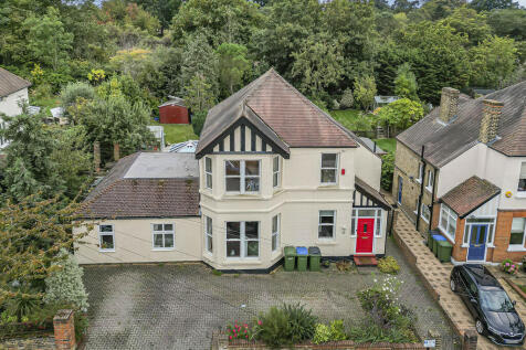 6 bedroom detached house for sale