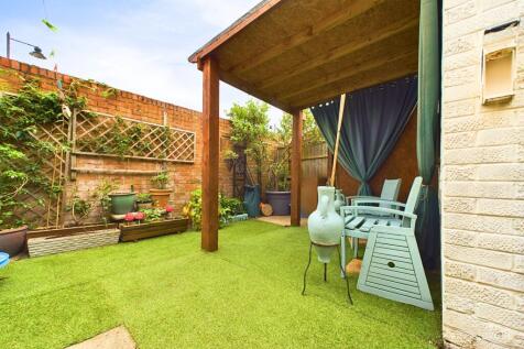 Chapel Lane, North Lincolnshire DN18 3 bed terraced house for sale