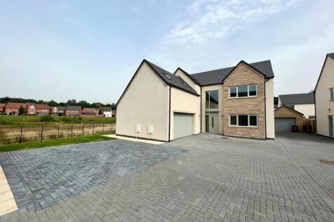 5 bedroom detached house for sale