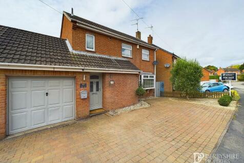 3 bedroom link detached house for sale