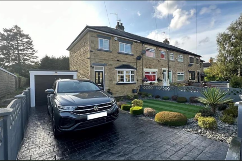 Mount Grove, Eccleshill, Bradford 2 bed townhouse for sale