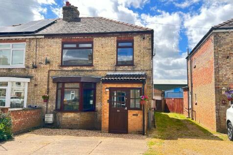 3 bedroom semi-detached house for sale