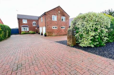 5 bedroom detached house for sale