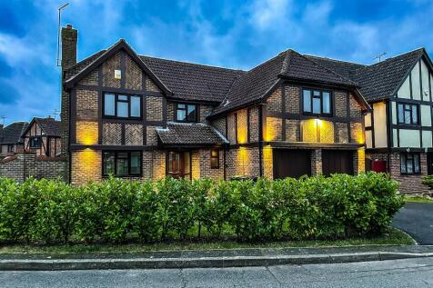 5 bedroom detached house for sale