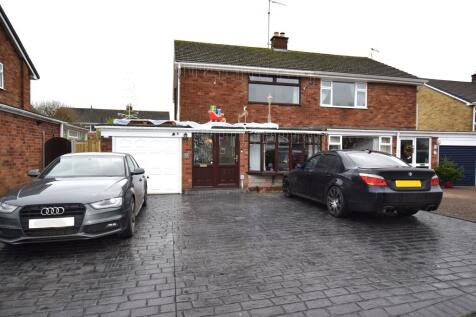 3 bedroom semi-detached house for sale