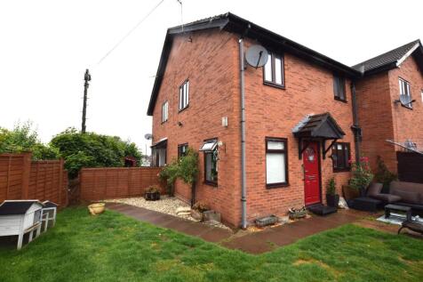 Portland Drive, Market Drayton... 2 bed semi