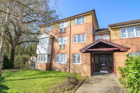 Lawrence Court, Seacroft Gardens... 2 bed flat for sale