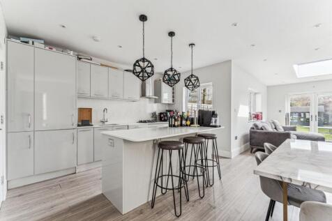 4 bedroom semi-detached house for sale