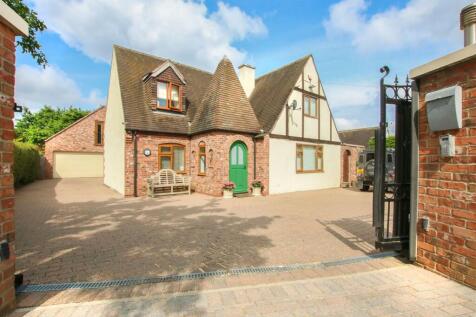 5 bedroom detached house for sale