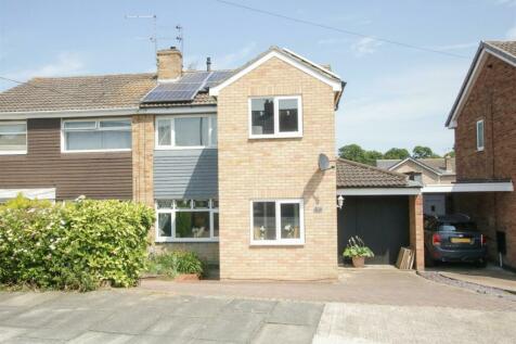 3 bedroom semi-detached house for sale