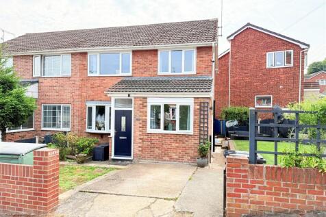 4 bedroom semi-detached house for sale