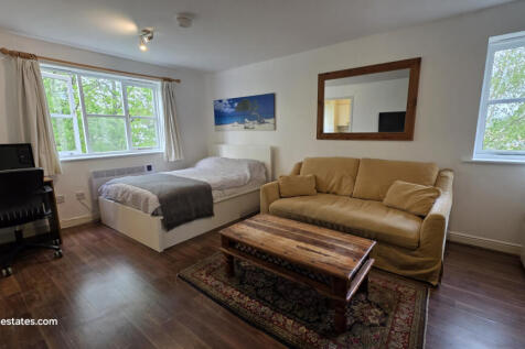 Studio flat for sale