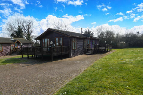 2 bedroom lodge for sale