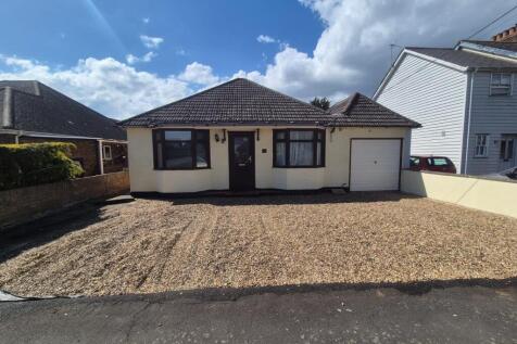 3 bedroom detached bungalow for sale