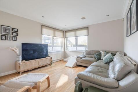 2 bedroom ground floor flat for sale