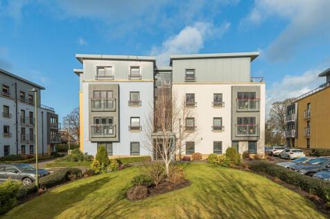 2 bedroom ground floor flat for sale