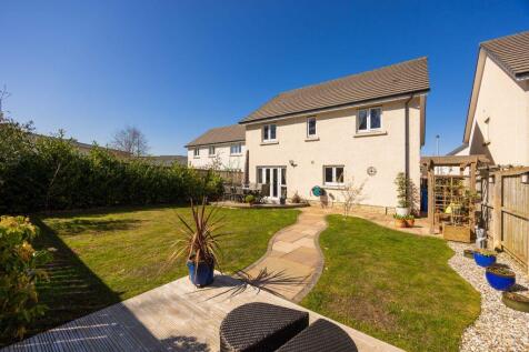 5 bedroom detached villa for sale