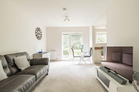 1 bedroom ground floor flat for sale