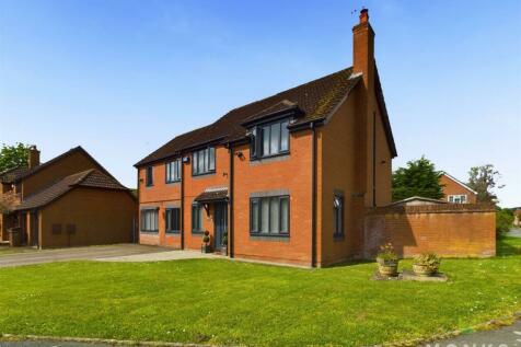 6 bedroom detached house for sale