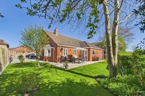 3 bedroom detached bungalow for sale