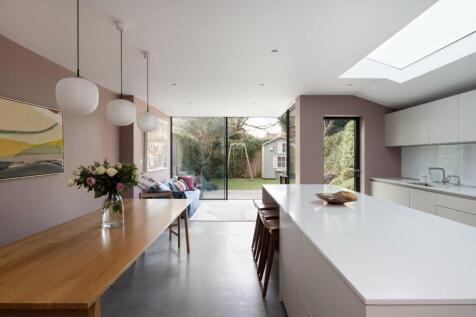 4 bedroom semi-detached house for sale