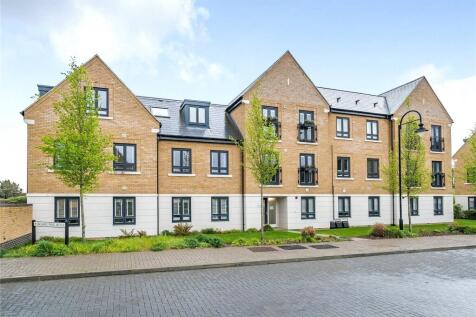 Orchard Farm Avenue, East Molesey... 2 bed flat for sale