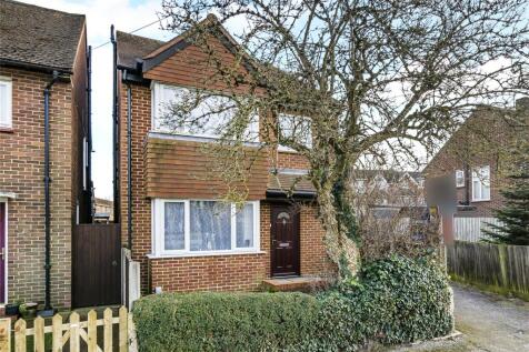 Queensway South, Hersham, Surrey, KT12 3 bed detached house for sale