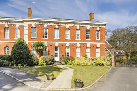 4 bedroom flat for sale