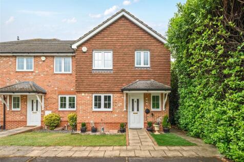 Ambleside Avenue, Walton On Thames... 3 bed end of terrace house for sale