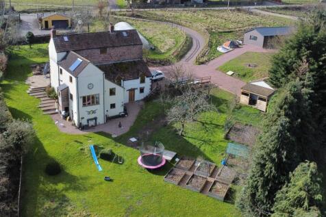 6 bedroom detached house for sale