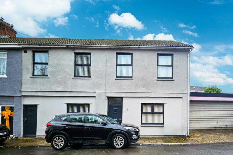 4 bedroom terraced house for sale