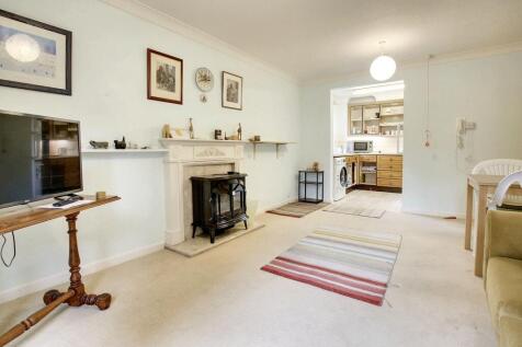 1 bedroom ground floor flat for sale
