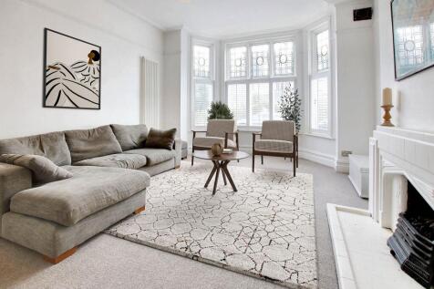 6 bedroom semi-detached house for sale