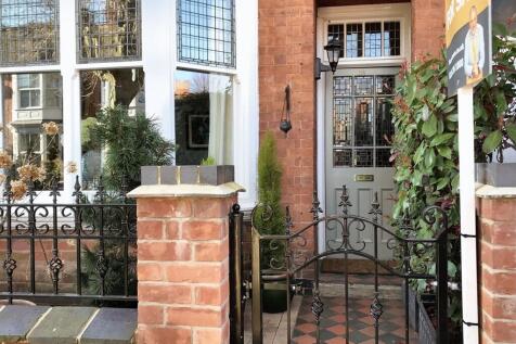 4 bedroom terraced house for sale
