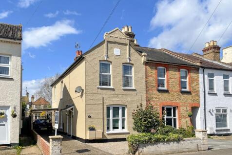 West Road, Shoeburyness, SS3 2 bed flat for sale