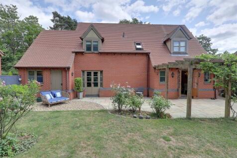 Watts Close, Hucclecote 4 bed detached house for sale