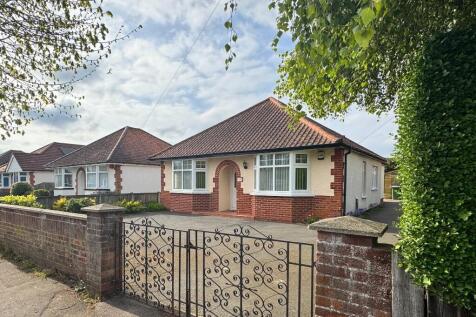 2 bedroom detached bungalow for sale