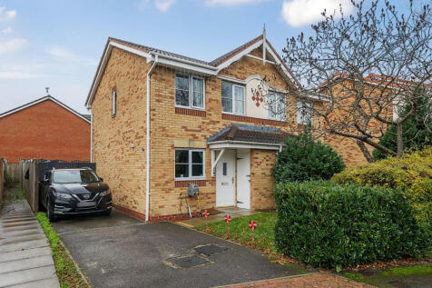 Bushey Park, Kingswood, Hull, East... 2 bed semi